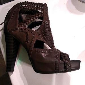 LEATHER HEEL SHOES WORN ONCE
